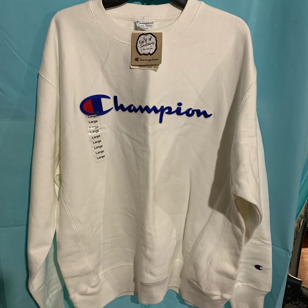 white Crewneck sweatshirt